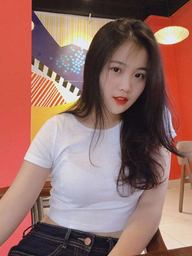 Văn Hậu U23 lập siêu phẩm, bạn gái xinh như hot girl bị săn lùng