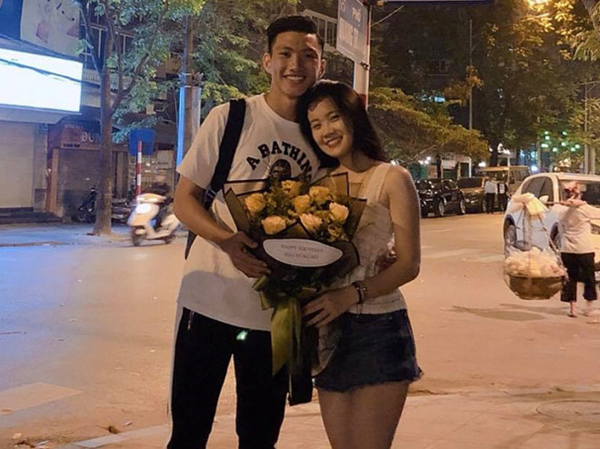 Văn Hậu U23 lập siêu phẩm, bạn gái xinh như hot girl bị săn lùng