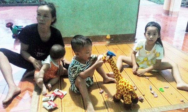 Vĩnh Phúc: Xót lòng cảnh mẹ 9x mất do bạo bệnh, bỏ lại 3 con thơ mồ côi