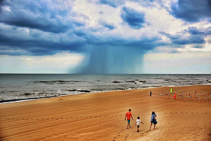 Điềm báo nguy hiểm từ đám mây nhìn hung dữ như vòi rồng ở Bà Rịa-Vũng Tàu