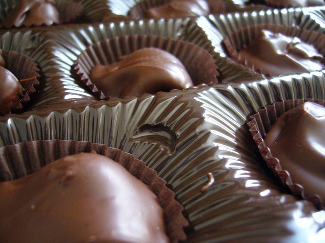 12 điều luật kì quái về chuyện ăn uống ở Mỹ: Lấy dầu mỡ từ cửa hàng hay tặng socola quá bé sẽ bị phạt tiền