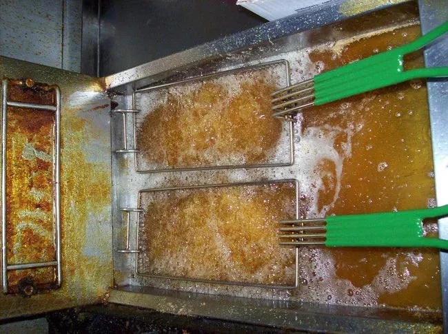 12 điều luật kì quái về chuyện ăn uống ở Mỹ: Lấy dầu mỡ từ cửa hàng hay tặng socola quá bé sẽ bị phạt tiền