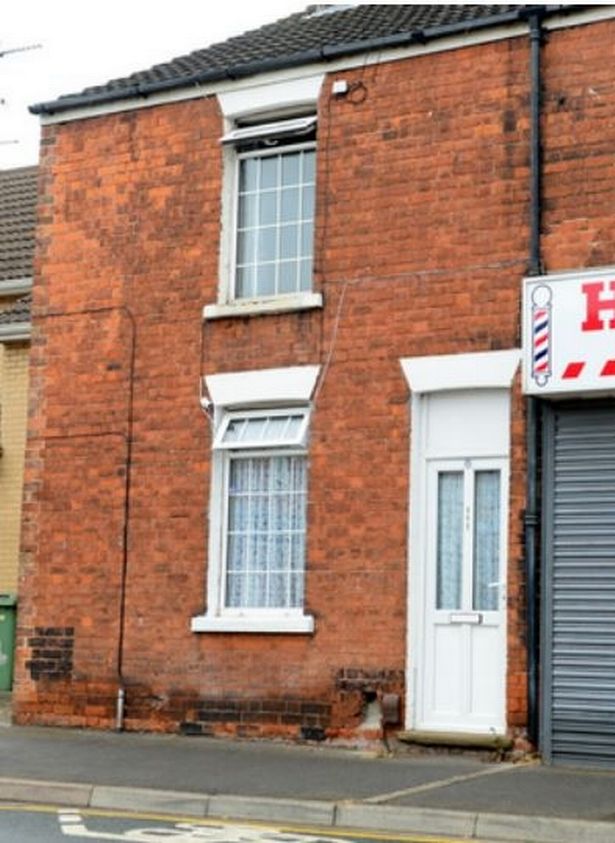 Đột nhập nhà thổ núp bóng giữa khu dân cư, giá 3 triệu/giờ