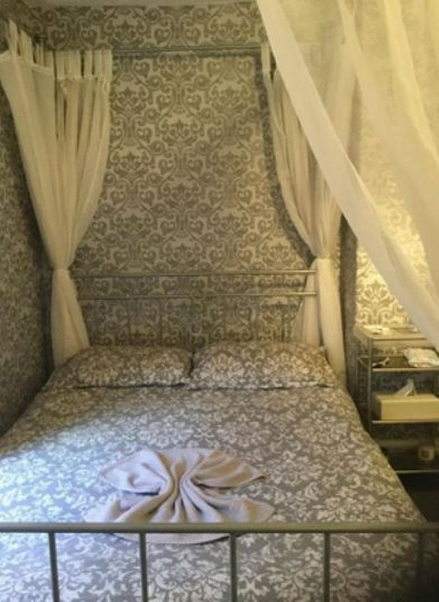 Đột nhập nhà thổ núp bóng giữa khu dân cư, giá 3 triệu/giờ