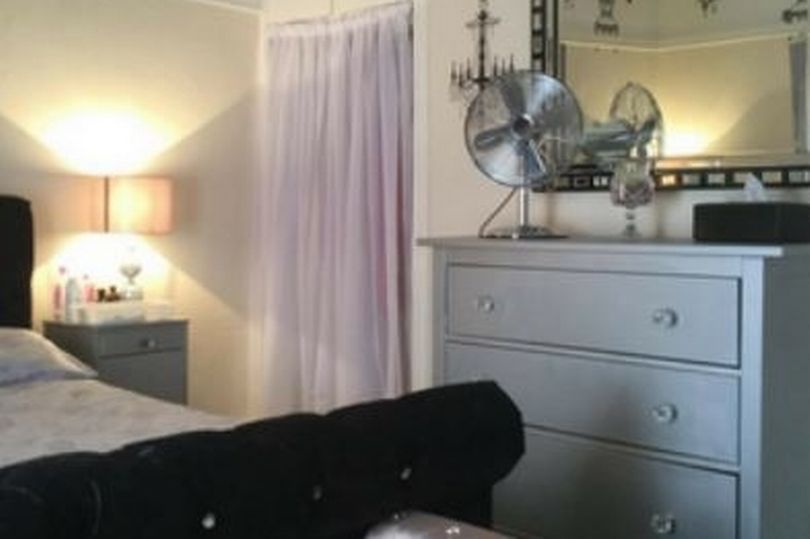 Đột nhập nhà thổ núp bóng giữa khu dân cư, giá 3 triệu/giờ