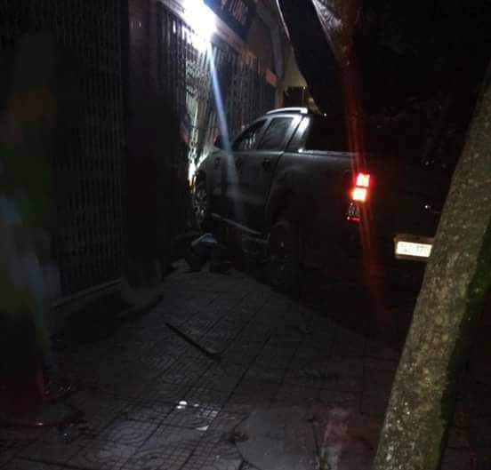 Lái ô tô chèn chết đối phương sau mâu thuẫn