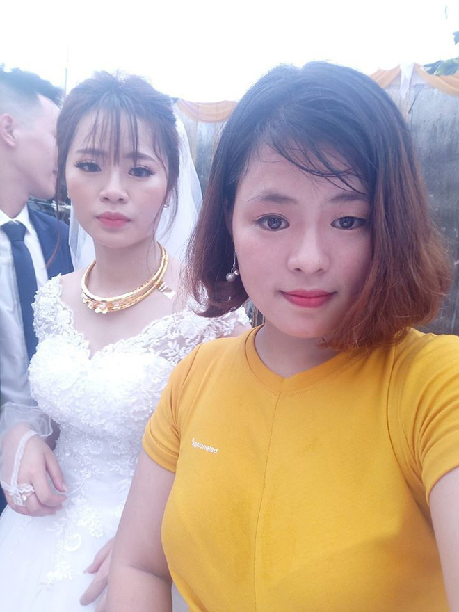 Cô dâu diện nguyên combo nón lá, dép tổ ong, áo mưa kín người trong ngày cưới khiến dân mạng bật cười