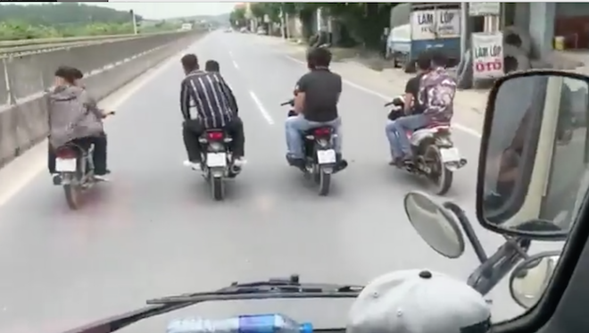 Triệu tập 8 thanh niên dàn hàng chặn xe tải trên quốc lộ