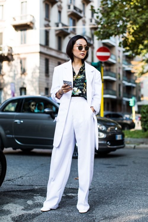 Nghiện mặc đồ trắng nhất định phải dắt túi 4 bí quyết này