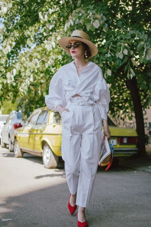 Nghiện mặc đồ trắng nhất định phải dắt túi 4 bí quyết này