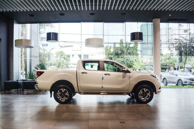 Ảnh thực tế Mazda BT-50 2018 mới tại đại lý Ảnh thực tế Mazda BT-50 2018 mới tại đại lý