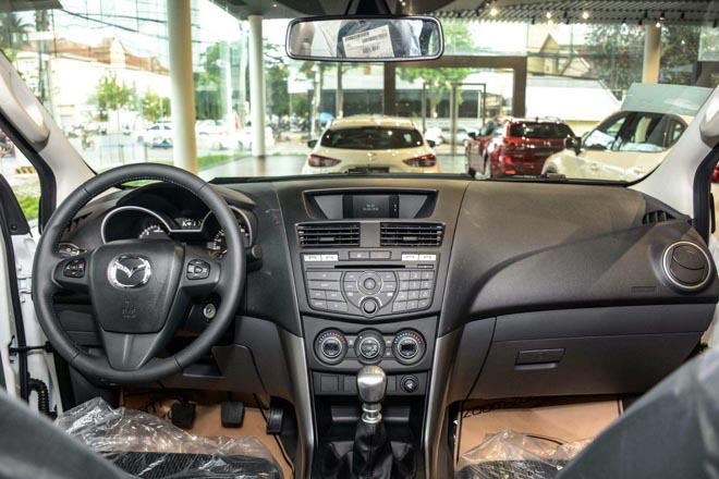 Ảnh thực tế Mazda BT-50 2018 mới tại đại lý Ảnh thực tế Mazda BT-50 2018 mới tại đại lý