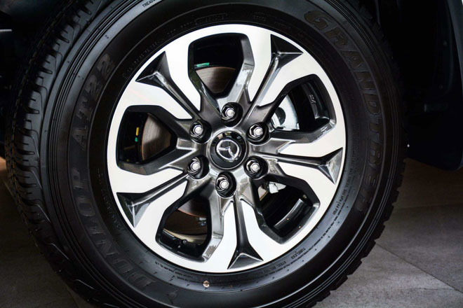 Ảnh thực tế Mazda BT-50 2018 mới tại đại lý Ảnh thực tế Mazda BT-50 2018 mới tại đại lý