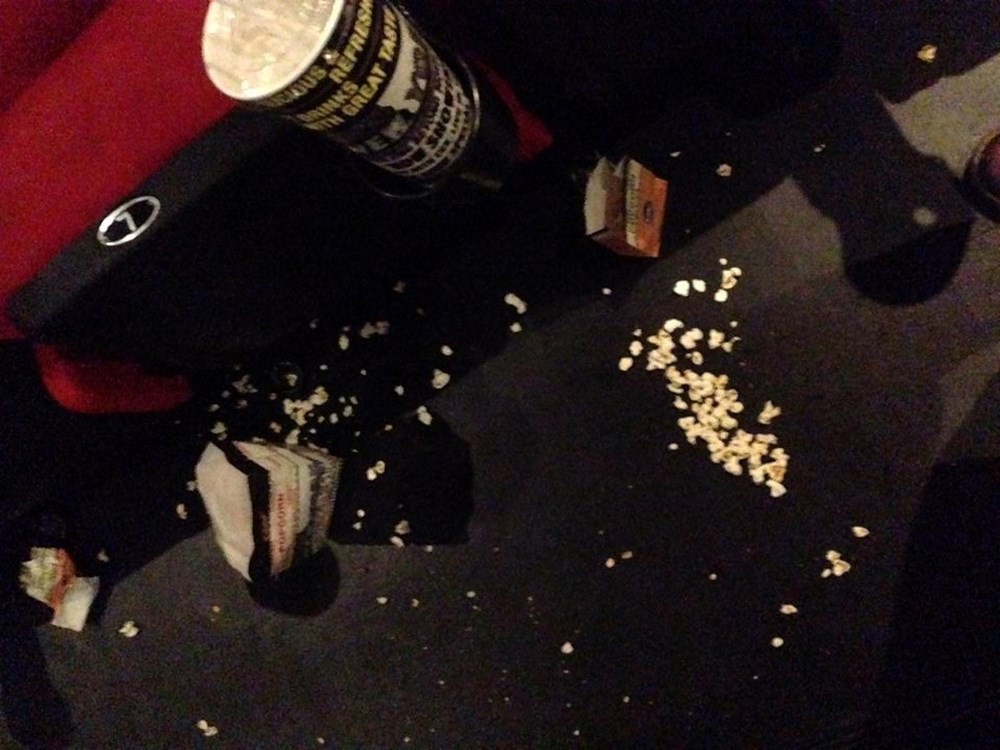 Những hình ảnh kinh hoàng trong rạp chiếu phim khiến bất kỳ ai xem xong cũng phải nóng mặt