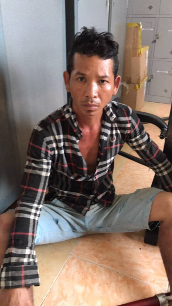 Bắt nhóm đối tượng chuyên dùng búa đánh vào đầu người dân cướp tài sản ở Sài Gòn Bắt nhóm đối tượng chuyên dùng búa đánh vào đầu người dân cướp tài sản ở Sài Gòn