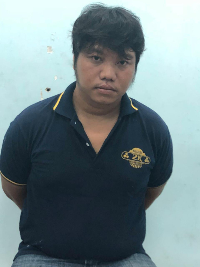 Bắt nhóm đối tượng chuyên dùng búa đánh vào đầu người dân cướp tài sản ở Sài Gòn Bắt nhóm đối tượng chuyên dùng búa đánh vào đầu người dân cướp tài sản ở Sài Gòn