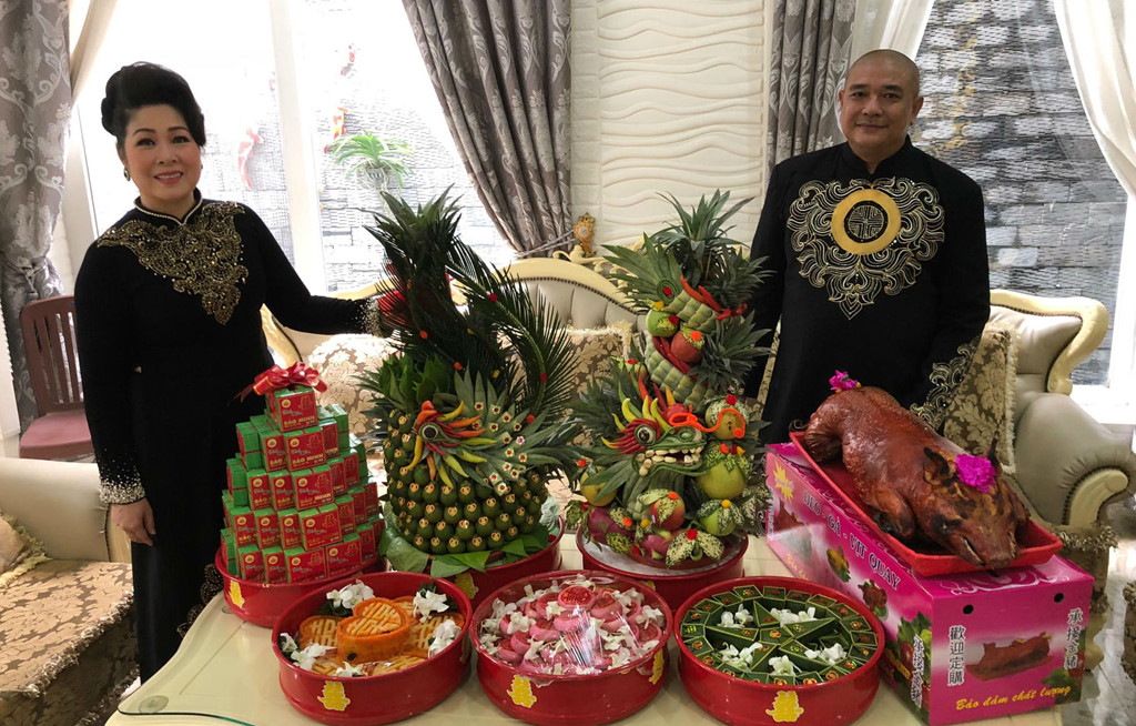 NSND Hồng Vân, Lê Tuấn Anh hạnh phúc trong ngày cưới con gái ở Sài Gòn