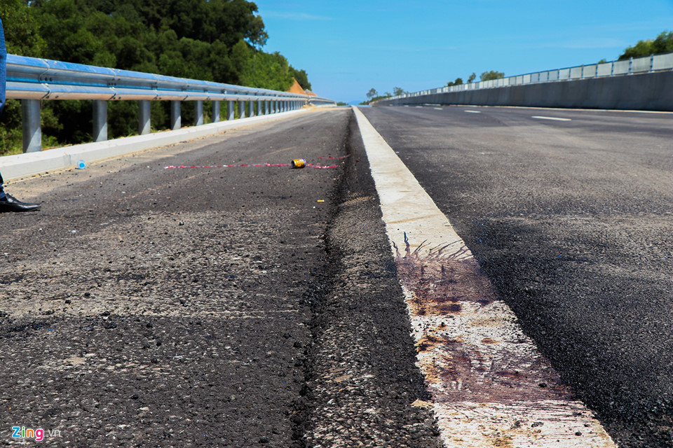 Bò tung tăng trên cao tốc được xây dựng với tốc độ rùa