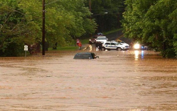 Lụt lội kinh hoàng ở Mỹ, nước ngập tới chân giường