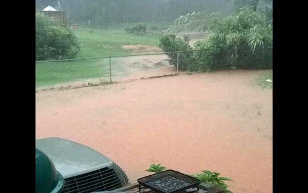 Lụt lội kinh hoàng ở Mỹ, nước ngập tới chân giường