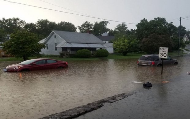 Lụt lội kinh hoàng ở Mỹ, nước ngập tới chân giường