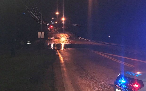 Lụt lội kinh hoàng ở Mỹ, nước ngập tới chân giường