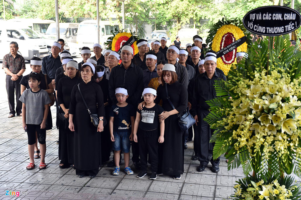 Vợ Chí Phèo Bùi Cường nằm viện khi tang lễ của chồng diễn ra