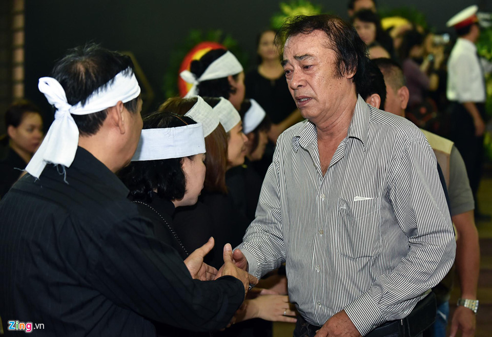 Vợ Chí Phèo Bùi Cường nằm viện khi tang lễ của chồng diễn ra