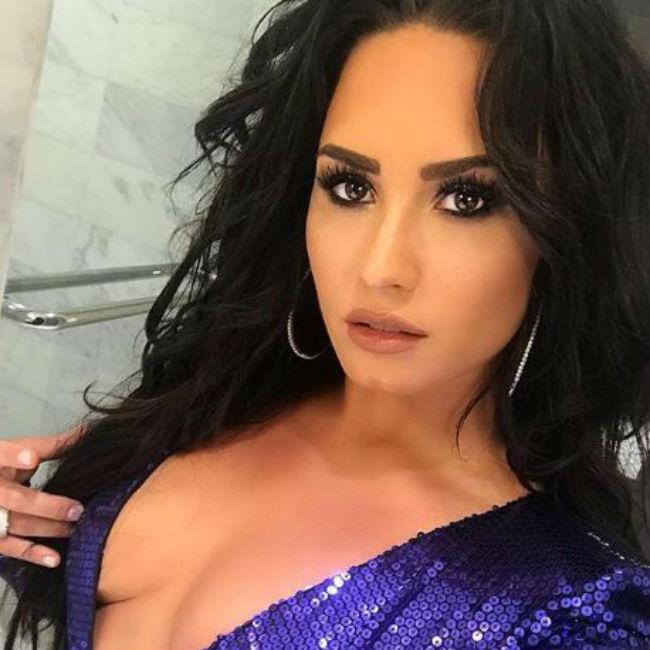 Demi Lovato đã xuất viện và được chuyển đến trung tâm cai nghiện sau 2 tuần sốc ma túy