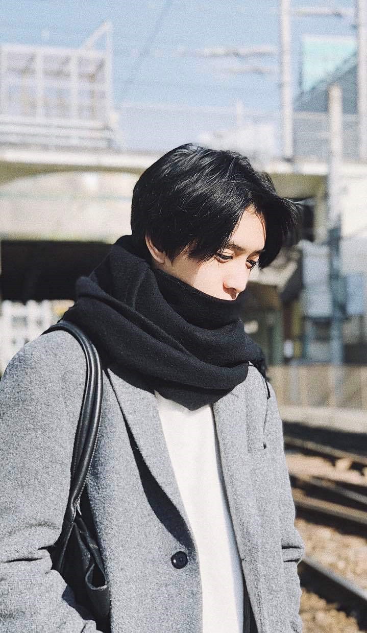 Chàng trai khiến các cô gái xao xuyến bởi hình tượng đúng chuẩn nam thần thanh xuân