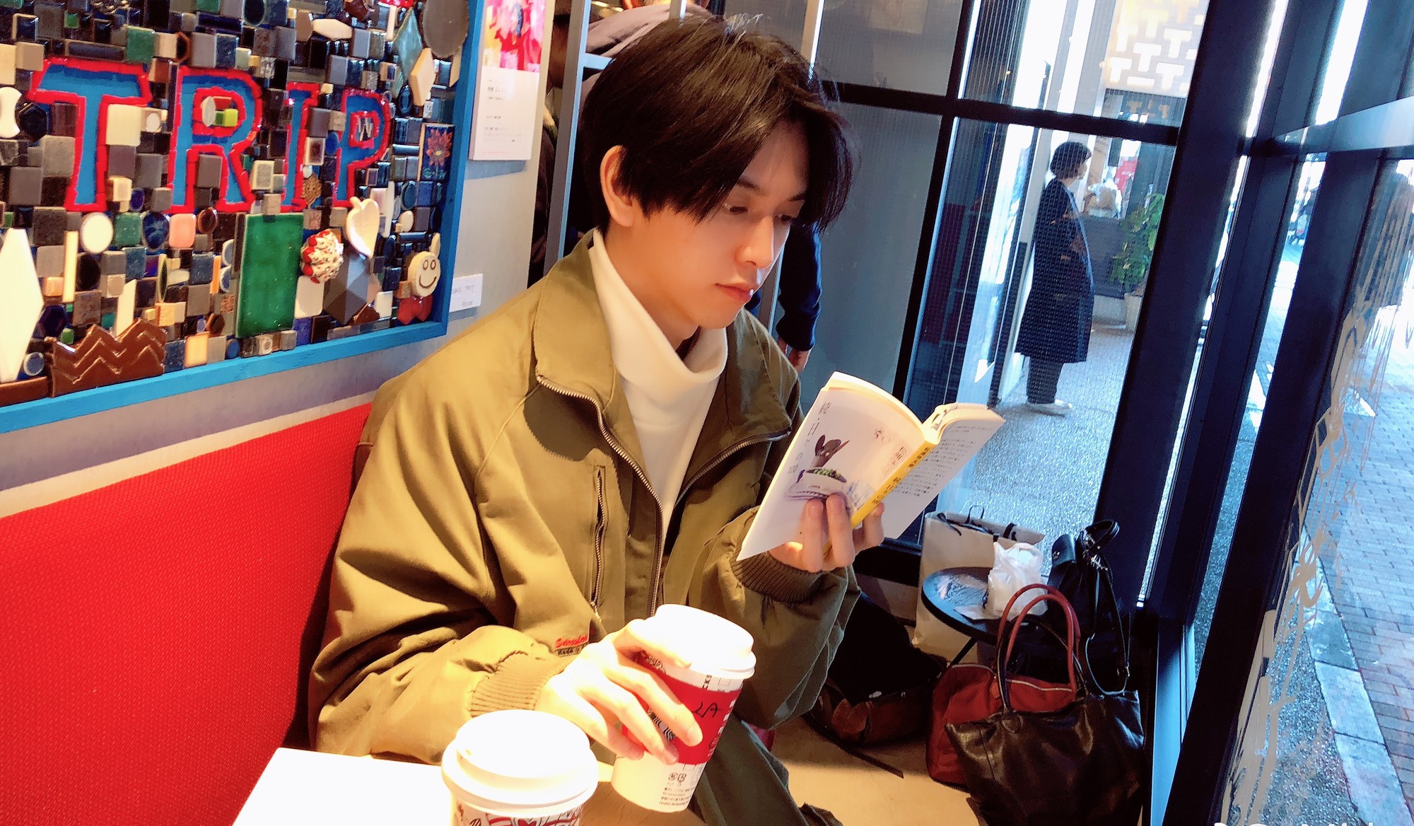 Chàng trai khiến các cô gái xao xuyến bởi hình tượng đúng chuẩn nam thần thanh xuân