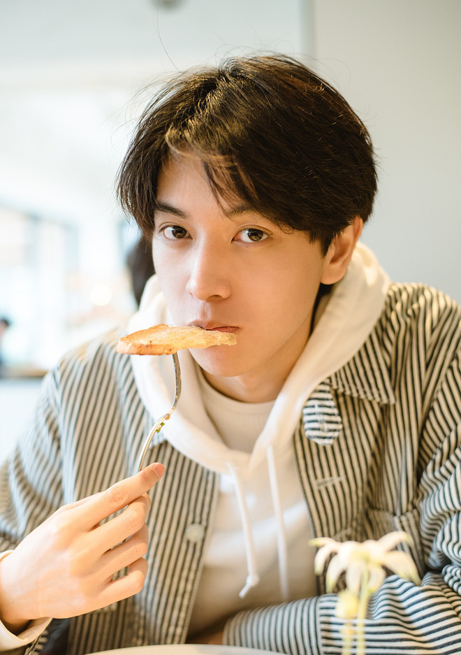 Chàng trai khiến các cô gái xao xuyến bởi hình tượng đúng chuẩn nam thần thanh xuân