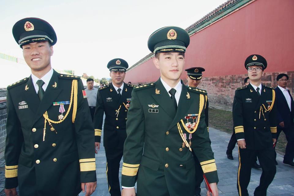 Trương Hinh Dư: Từ gái bao nhà hàng với loạt ảnh nóng đến cú thoát xác ngoạn mục trước Phạm Băng Băng Trương Hinh Dư: Từ gái bao nhà hàng với loạt ảnh nóng đến cú thoát xác ngoạn mục trước Phạm Băng Băng
