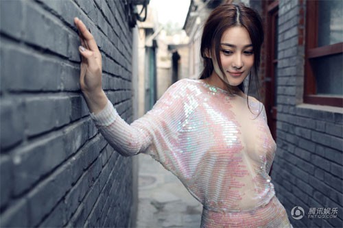 Trương Hinh Dư: Từ gái bao nhà hàng với loạt ảnh nóng đến cú thoát xác ngoạn mục trước Phạm Băng Băng Trương Hinh Dư: Từ gái bao nhà hàng với loạt ảnh nóng đến cú thoát xác ngoạn mục trước Phạm Băng Băng