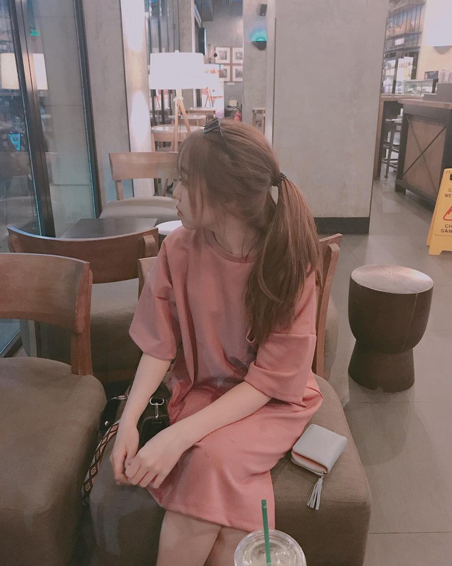 Chỉ một bức ảnh chụp trộm cô bạn phục vụ, hàng loạt thanh niên đòi cắm chốt xin Facebook bằng được Chỉ một bức ảnh chụp trộm cô bạn phục vụ, hàng loạt thanh niên đòi cắm chốt xin Facebook bằng được