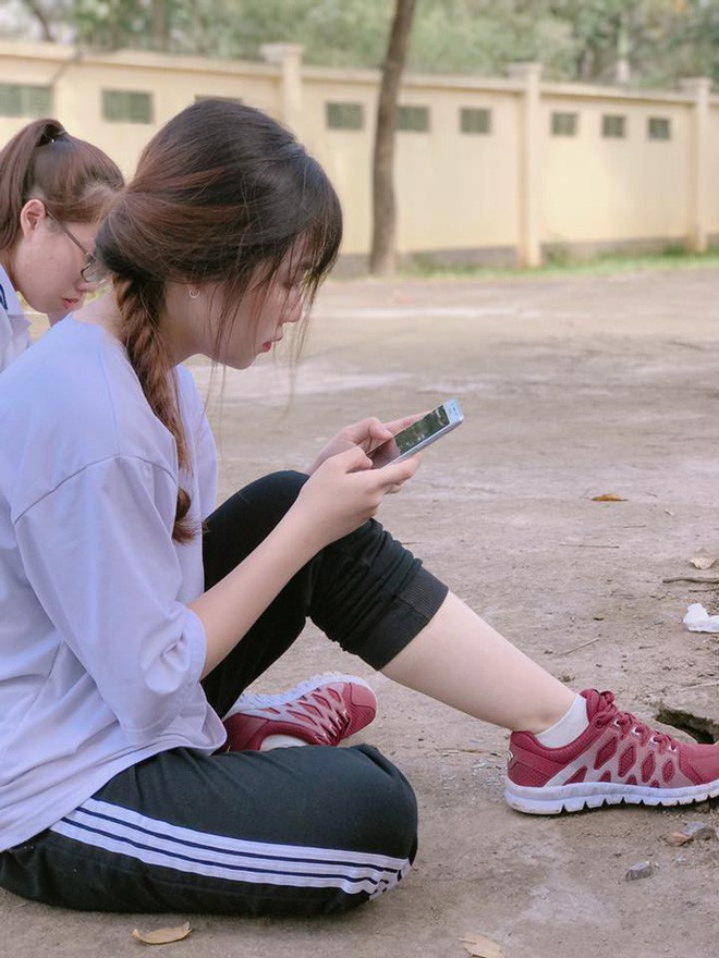 Chỉ một bức ảnh chụp trộm cô bạn phục vụ, hàng loạt thanh niên đòi cắm chốt xin Facebook bằng được