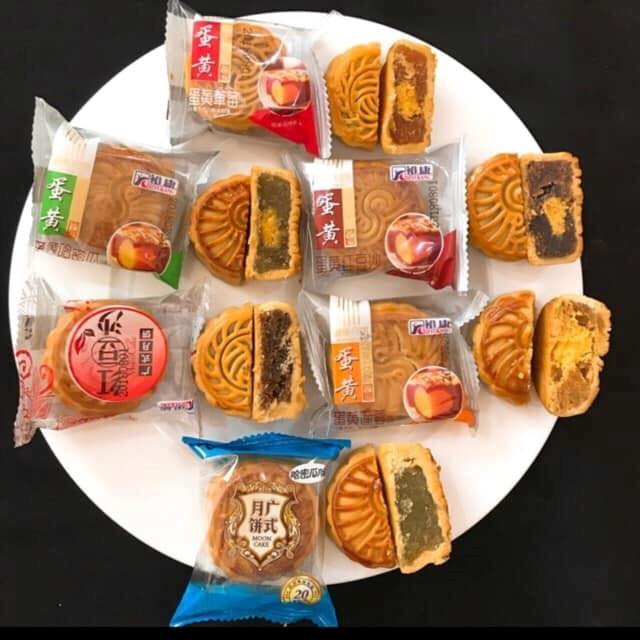 Bánh trung thu Hong Kong giá dưới 5.000 đồng/cái bán đầy chợ mạng