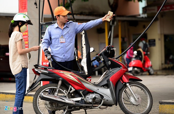 Tiếp tục giữ giá xăng E5 ở mức 19.611 đồng/lít