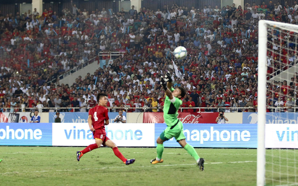 Việt Nam bất phân thắng bại với Uzbekistan tại Mỹ Đình