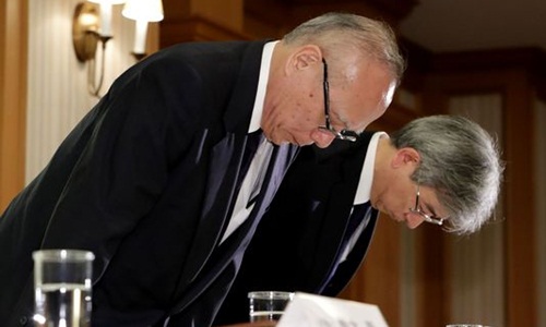 Lãnh đạo đại học Nhật cúi đầu xin lỗi vì bê bối sửa điểm thi