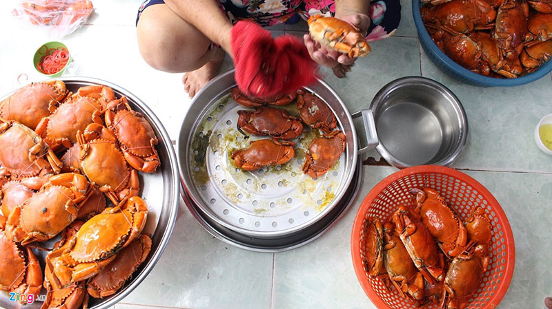 Bí quyết bán 30 kg cua trong 10 phút của bà Ba Cua ở hẻm nhỏ Sài Gòn