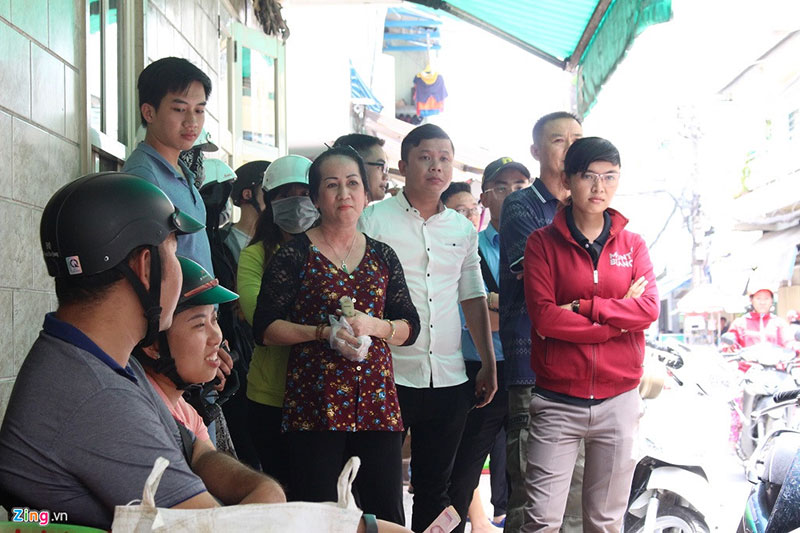 Bí quyết bán 30 kg cua trong 10 phút của bà Ba Cua ở hẻm nhỏ Sài Gòn