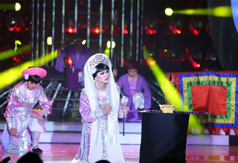 Giá quảng cáo Gương mặt thân quen từ đỉnh xuống đáy: Vì đâu nên nỗi?