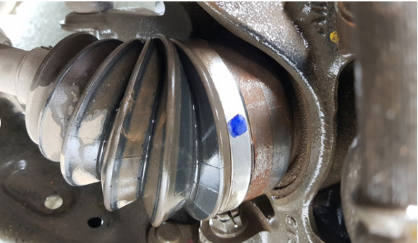 Khách tố Honda CR-V 2018 vừa sử dụng đã bị gỉ sét gầm xe