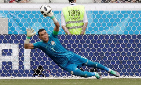 Thủ môn nhiều tuổi nhất lịch sử World Cup treo găng