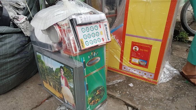 Thâm nhập thủ phủ bán sổ đỏ, chân dài cho người cõi âm