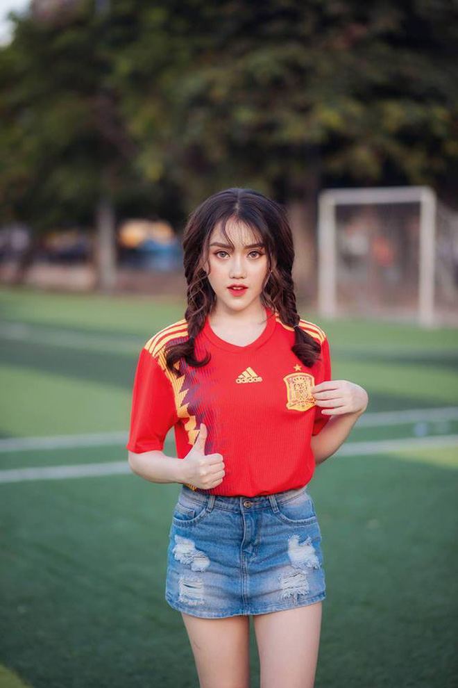 Fan nữ bị tố làm màu, diễn sâu trên khán đài trận U23 Việt Nam và U23 Uzbekistan