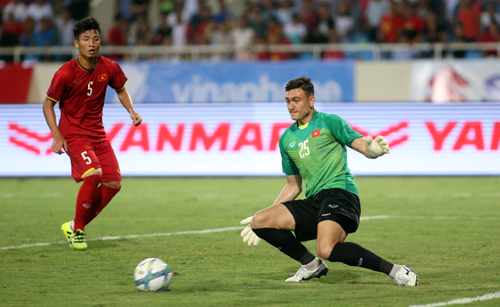 HLV Đặng Phương Nam: ‘Ông Park Hang-seo có lý do để loại Văn Lâm, giữ Văn Quyết’