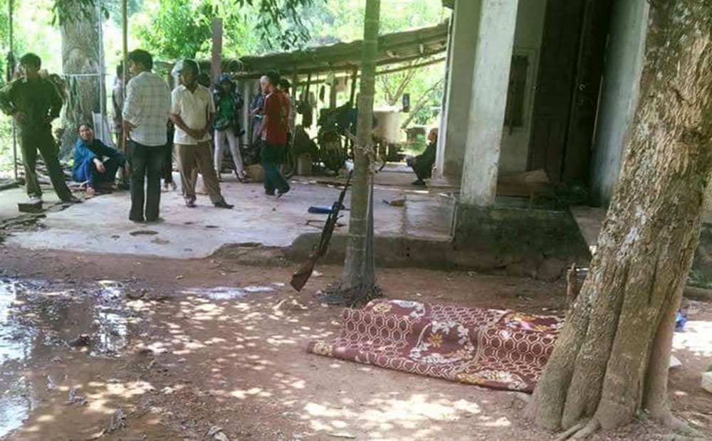 Nghịch súng bắn chết bạn, nam sinh hốt hoảng cứa cổ tự sát