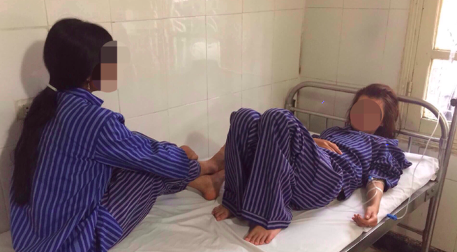 Ăn nấm rừng màu trắng xám, 3 mẹ con ngộ độc suýt chết